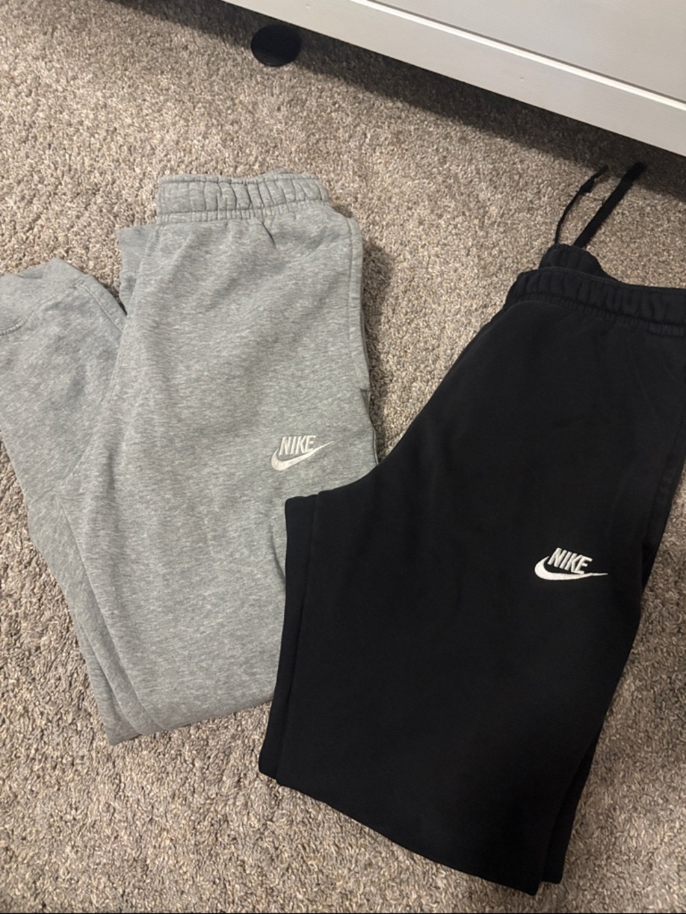 Nike joggers in Black & Gray